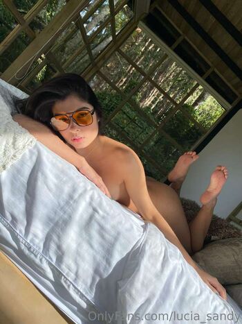 Lucia_sandy
