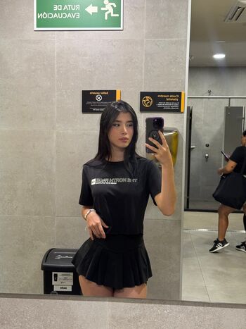 Leaked Luisa valencia private photo viral onlyfans