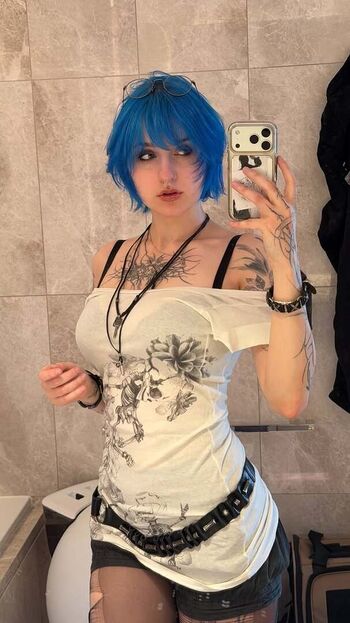 Lyra Crow