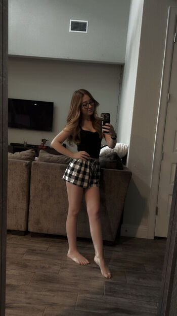 Leaked Lyssaurora page private photo viral onlyfans