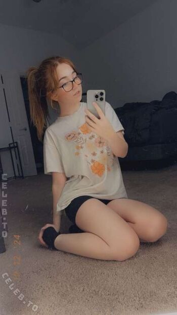 Leaked Lyssaurora page private photo viral onlyfans