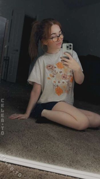 Leaked Lyssaurora page private photo viral onlyfans