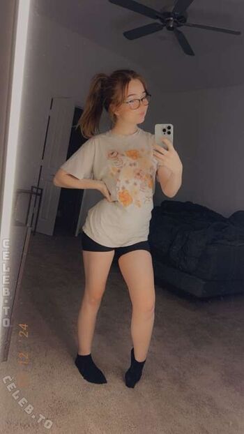 Leaked Lyssaurora page private photo viral onlyfans