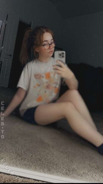 Leaked Lyssaurora page private photo viral onlyfans