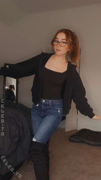 Leaked Lyssaurora page private photo viral onlyfans