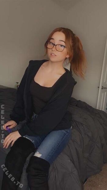 Leaked Lyssaurora page private photo viral onlyfans