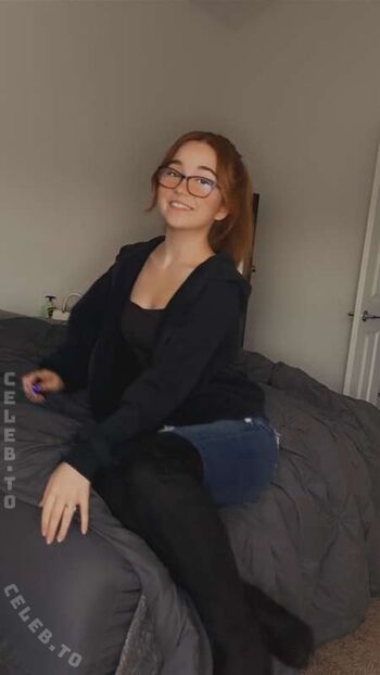 Leaked Lyssaurora page private photo viral onlyfans