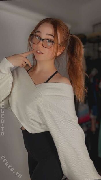 Leaked Lyssaurora page private photo viral onlyfans