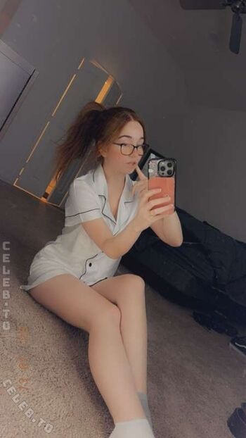 Leaked Lyssaurora page private photo viral onlyfans