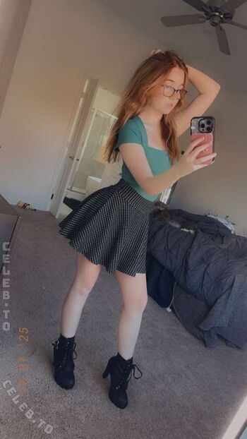 Leaked Lyssaurora page private photo viral onlyfans
