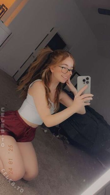 Leaked Lyssaurora page private photo viral onlyfans