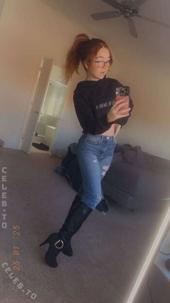 Leaked Lyssaurora page private photo viral onlyfans