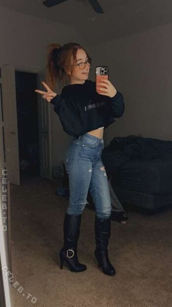 Leaked Lyssaurora page private photo viral onlyfans