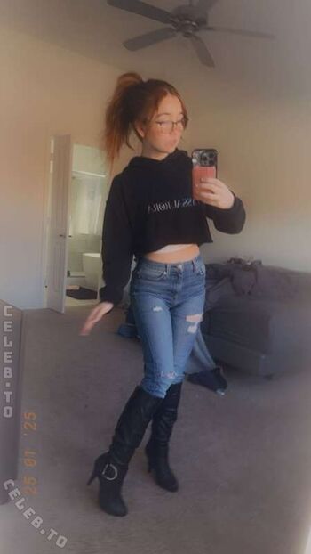 Leaked Lyssaurora page private photo viral onlyfans