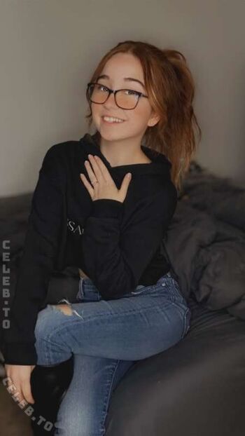 Leaked Lyssaurora page private photo viral onlyfans