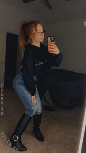 Leaked Lyssaurora page private photo viral onlyfans