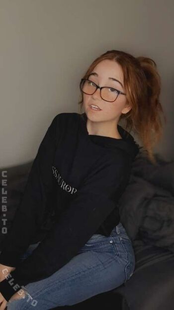 Leaked Lyssaurora page private photo viral onlyfans