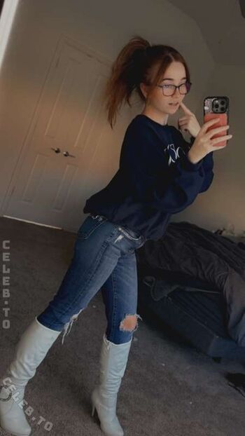 Leaked Lyssaurora private photo viral onlyfans