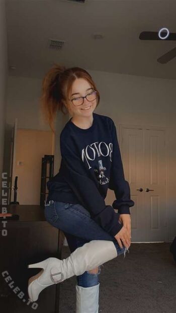 Leaked Lyssaurora private photo viral onlyfans