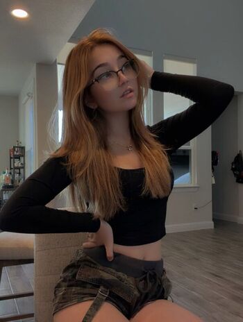 Leaked Lyssaurora page private photo viral onlyfans