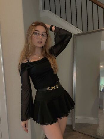 Leaked Lyssaurora page private photo viral onlyfans