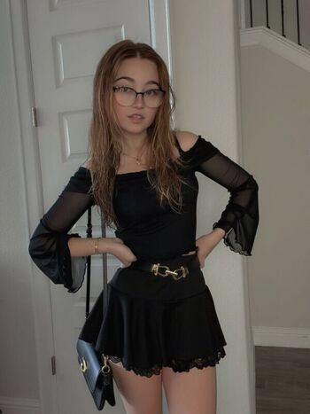 Leaked Lyssaurora page private photo viral onlyfans