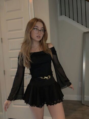 Leaked Lyssaurora page private photo viral onlyfans