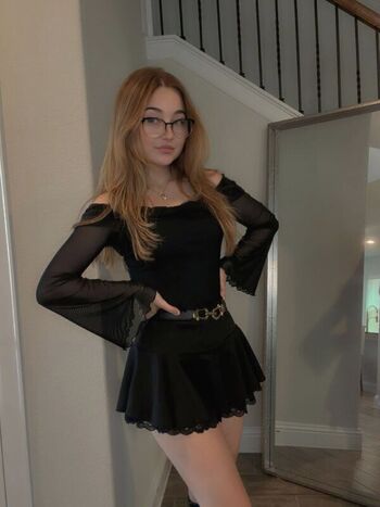 Leaked Lyssaurora page private photo viral onlyfans