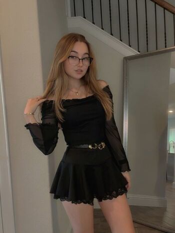 Leaked Lyssaurora page private photo viral onlyfans