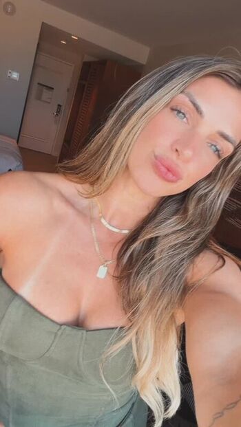 Leaked Mackenzie dern page private photo viral onlyfans