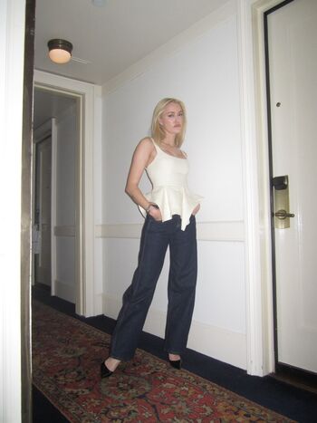 Leaked Maika monroe page private photo viral onlyfans