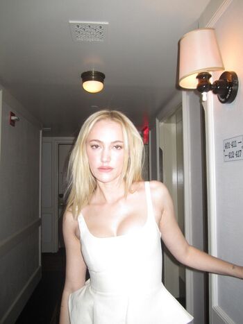 Leaked Maika monroe page private photo viral onlyfans