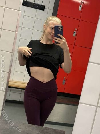 Leaked Chloe kendall/ private photo viral onlyfans