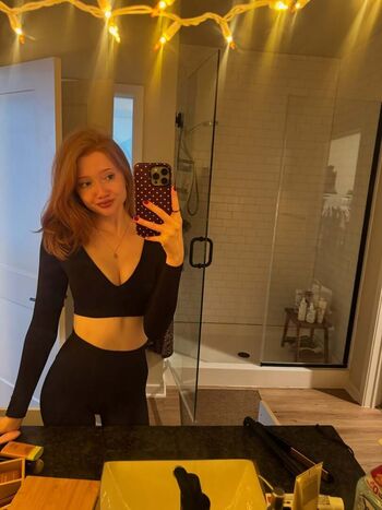 Makenna Kelly / Lifewithmak