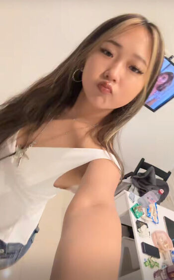 Mandy Lee