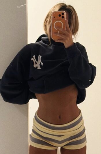 Leaked Manon lanza private photo viral onlyfans