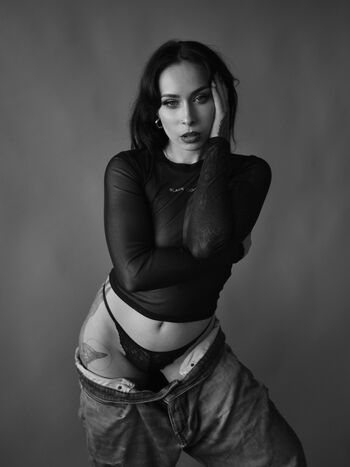 Leaked Manon nadolny private photo viral onlyfans