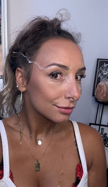 Mariah Leonne