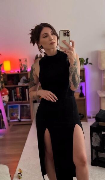 Leaked Retrousse tits/ private photo viral onlyfans