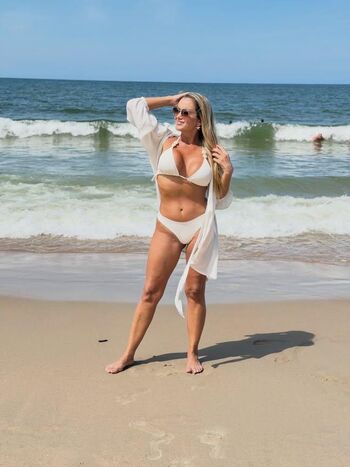 Leaked Mature women page private photo viral onlyfans