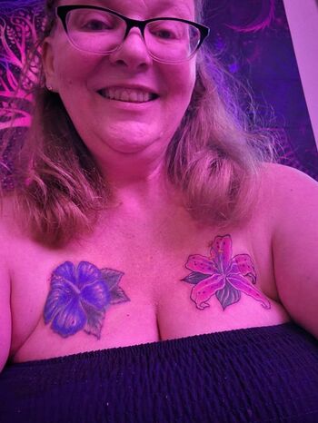 Leaked Mature women page private photo viral onlyfans