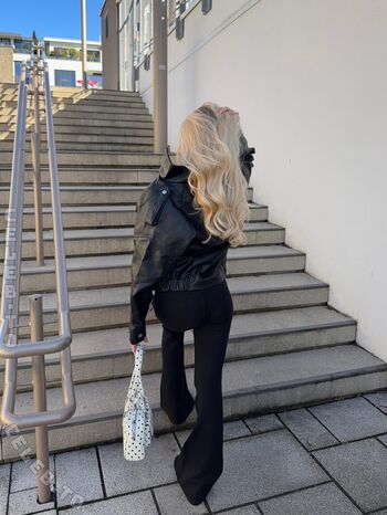 Mavie Noelle