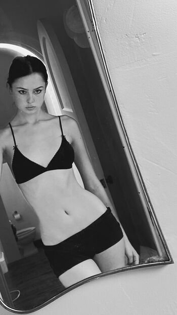 Mazzy Joya / mazzyjoya / petalspliff