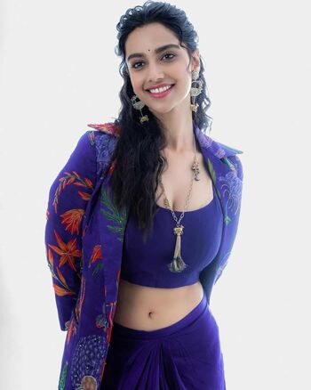 Leaked Meenakshi chaudhary private photo viral onlyfans