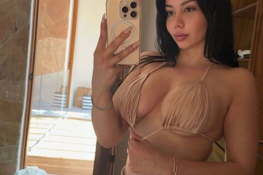 Leaked Mess vakili private photo viral onlyfans