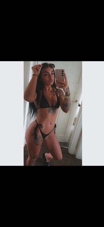 Mia D Naked