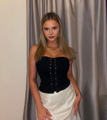 Mia Jenkins