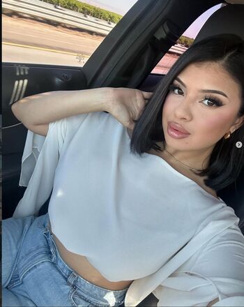 mia_krystal