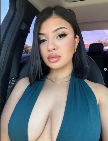 mia_krystal