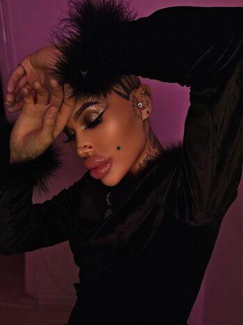 mia_mannaz